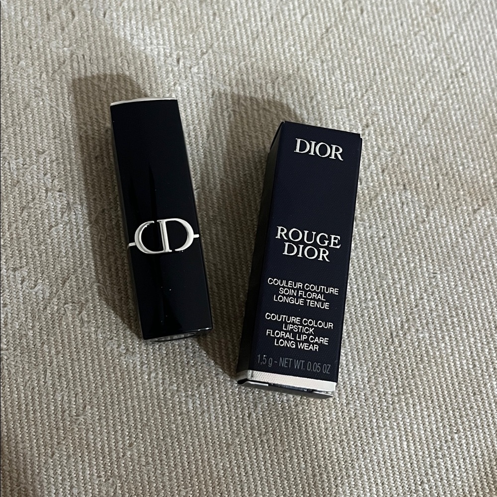 Satin Red Lipstick- shade 999